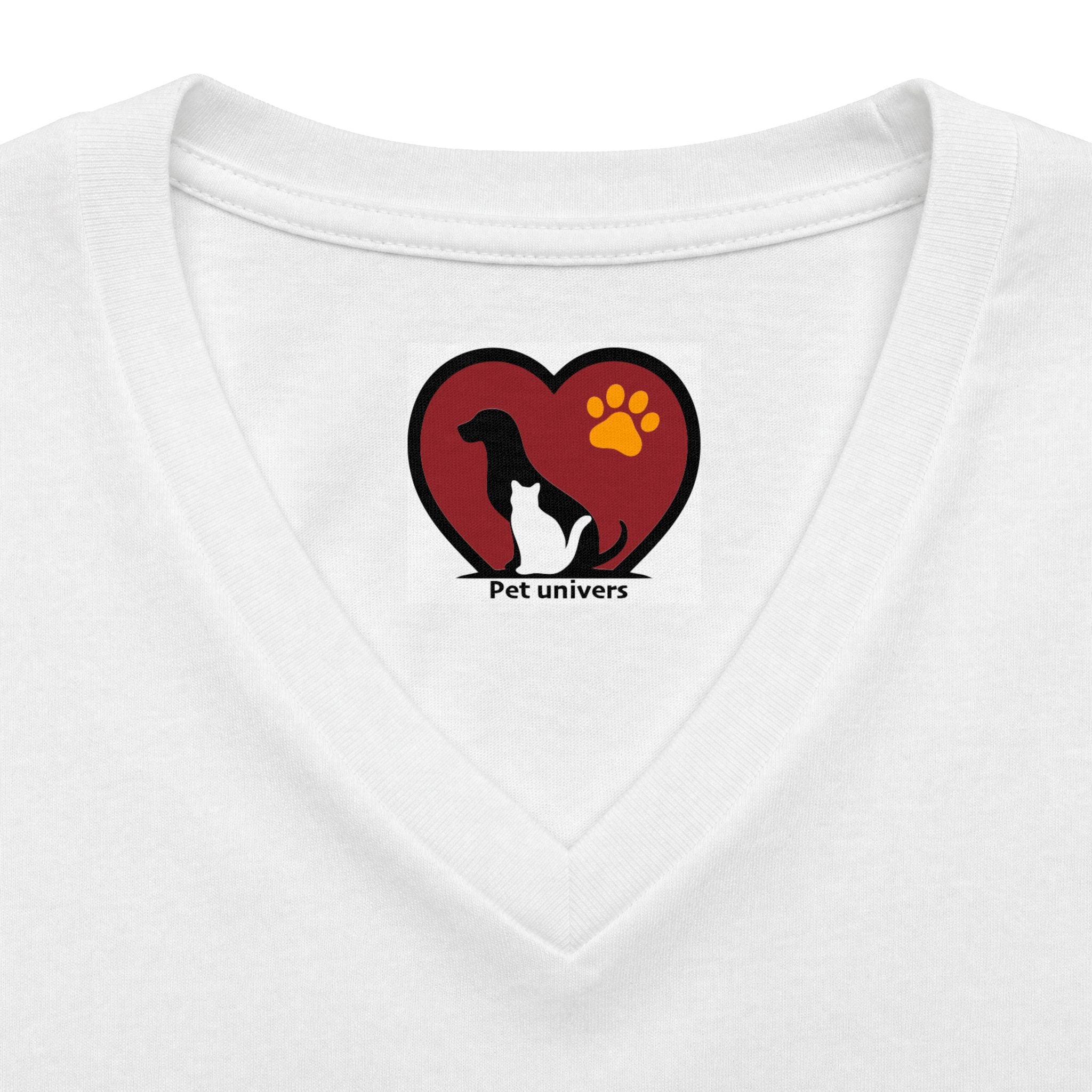 Pet Lover V-Neck Tee — "Partager l'amour avec les animaux" Animal Rescue Shirt